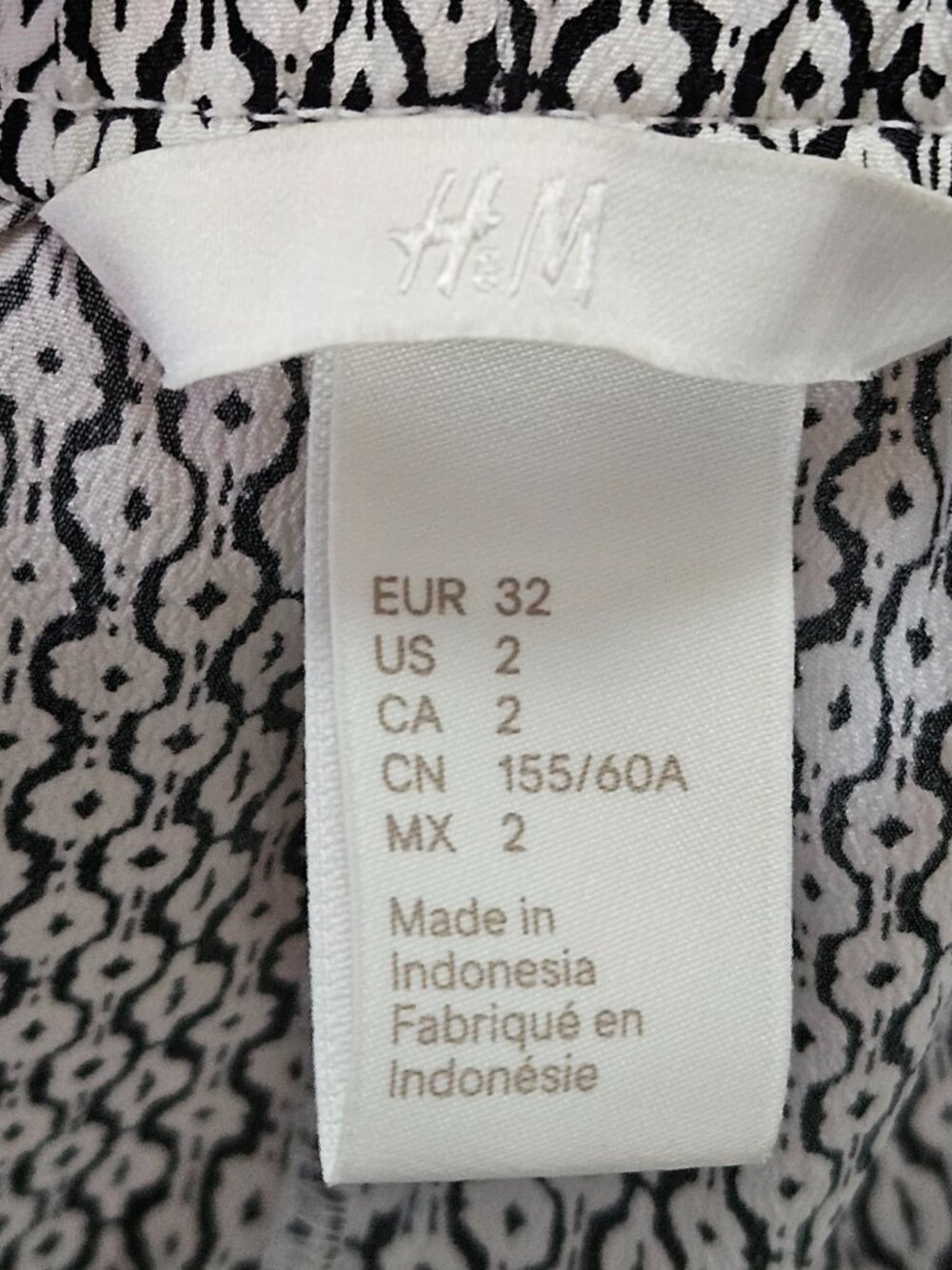 H&M Pants Flowy Indigo Geo Print Elastic Waistband Pockets Black White Pattern - Picture 3 of 6